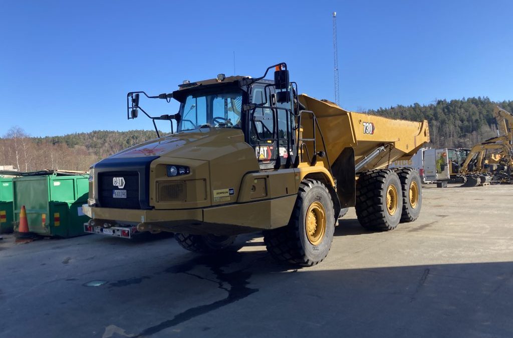 En Caterpillar som ägs av Zeppelin Rental Sverige har fått nya däck, BKT EARTHMAX SR 35.