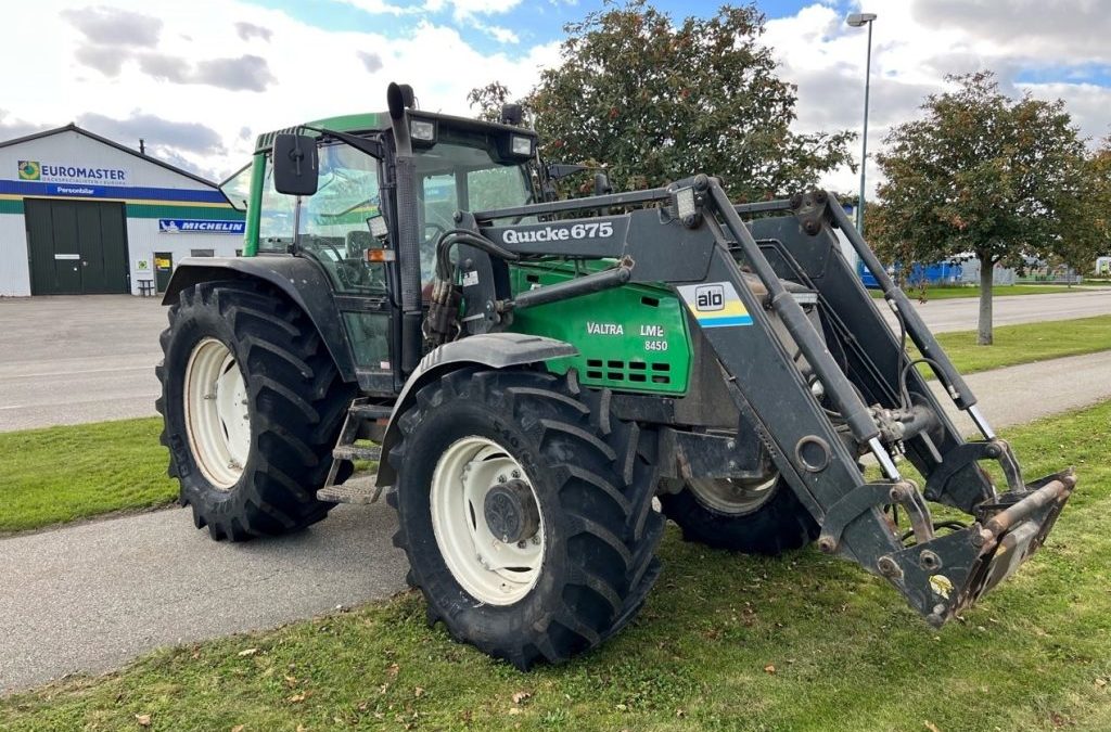 Euromaster Trelleborg utrustar en Valtra 8450 med BKT AGRIMAX RT 657.