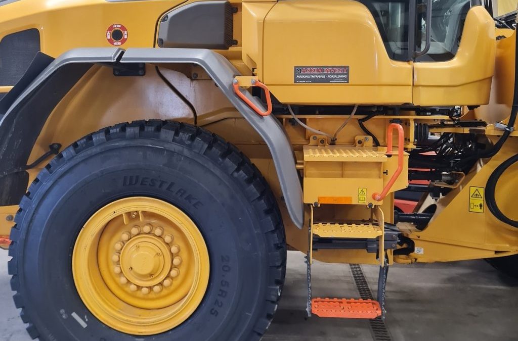 En Volvo L70H med nya WESTLAKE CB 798 sålda och monterade av Axima i Grästorp/Axima Däckmästarna.
